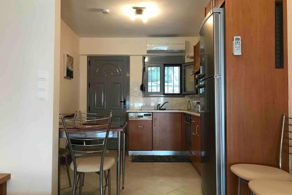 Seafront Lovely House - Kat'S Rentals Loutsa  Bagian luar foto