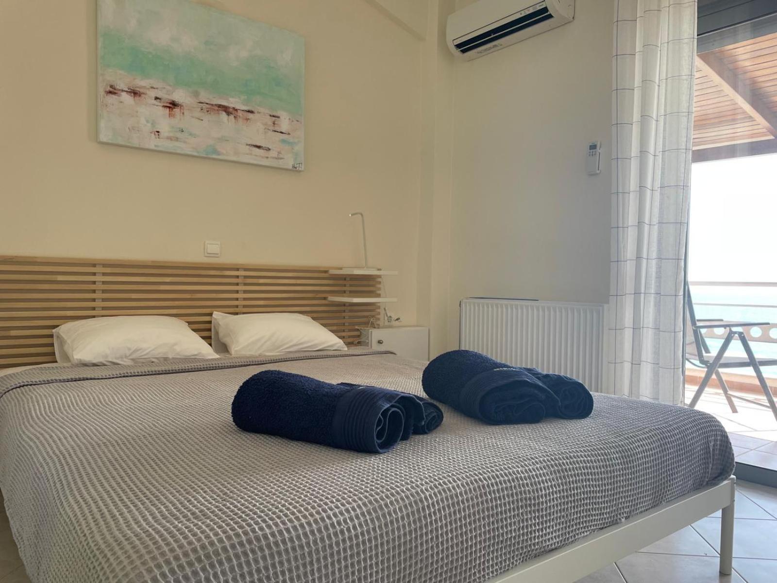 Seafront Lovely House - Kat'S Rentals Loutsa  Bagian luar foto